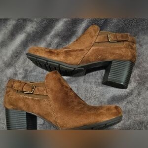 Croft & Barrow heeled ankle boots size 8.5